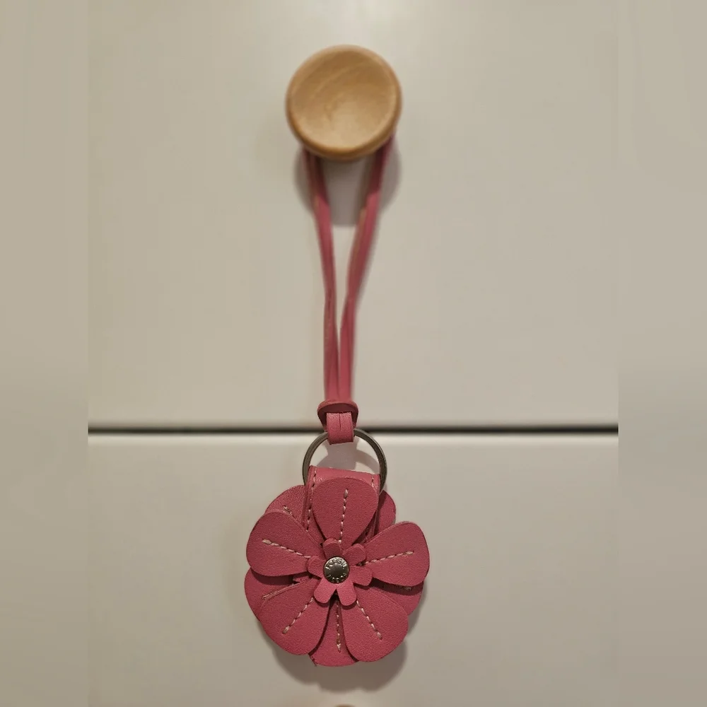 Fossil Pink Flower Keychain - Picture 6 of 8